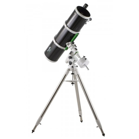 Telescopio Newton SkyWatcher 200/1000 mm con montura NEQ5