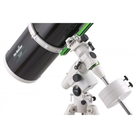 Telescopio Newton SkyWatcher 200/1000 mm con montura NEQ5