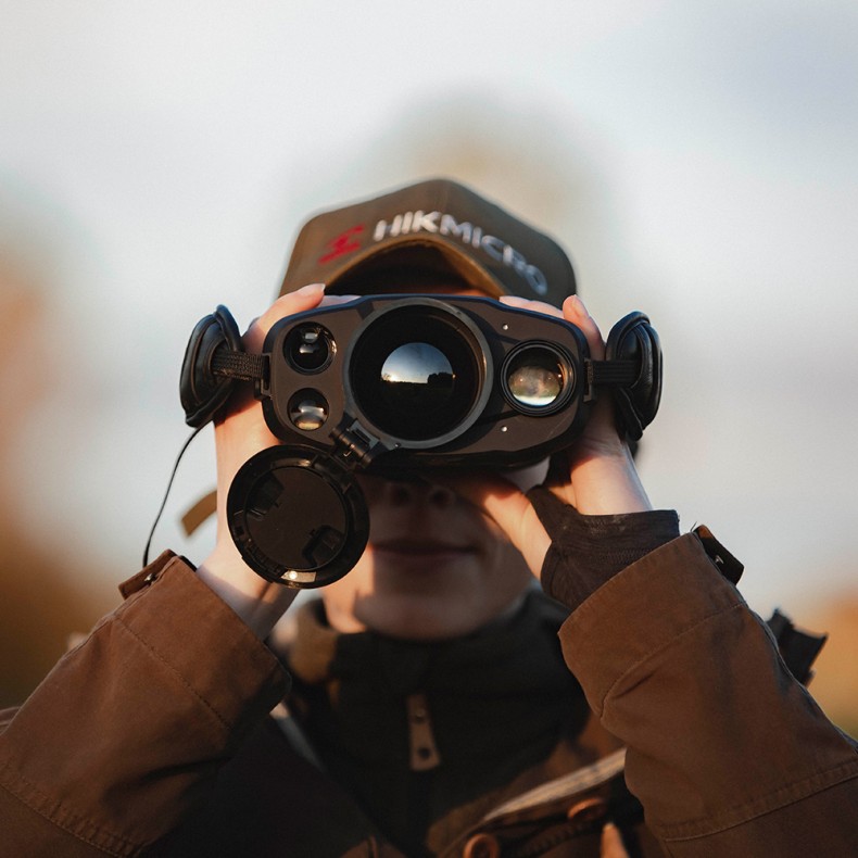 Prismáticos de visión digital...