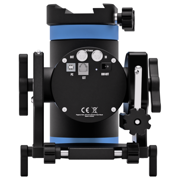 Montura ecuatorial armónica Pegasus Astro NYX-101 con el soporte hembra Saddle Powerbox preinstalado